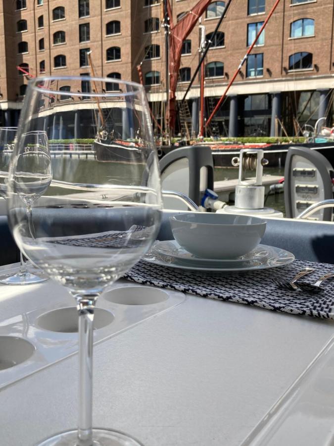 Entire Boat At St Katherine Docks 2 Available Select Using Room Options London Exterior photo