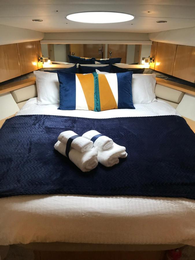 Entire Boat At St Katherine Docks 2 Available Select Using Room Options London Exterior photo