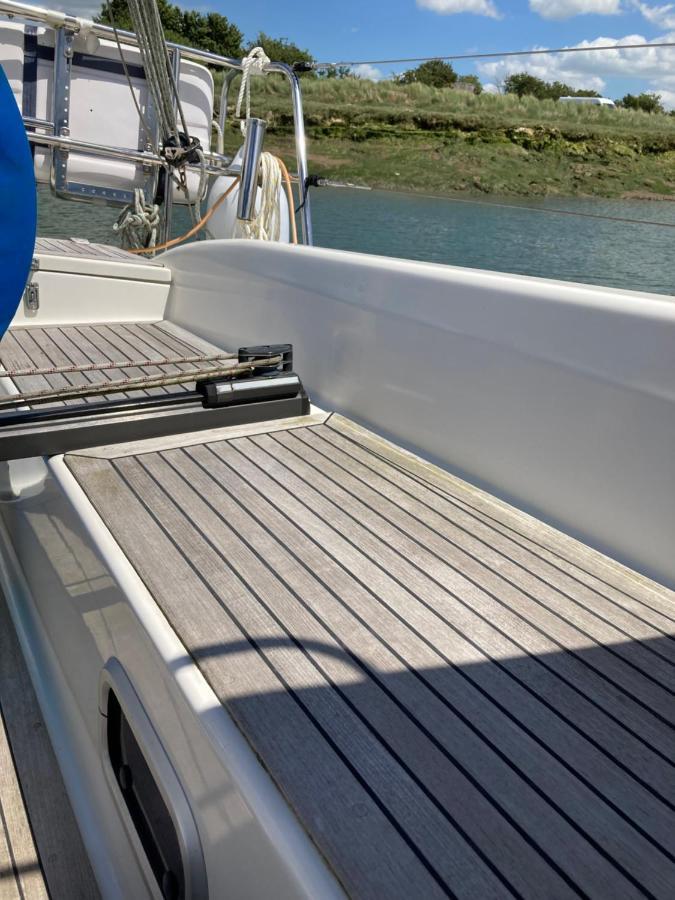 Entire Boat At St Katherine Docks 2 Available Select Using Room Options London Exterior photo