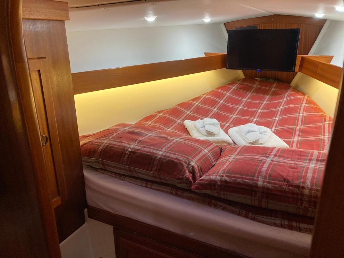 Entire Boat At St Katherine Docks 2 Available Select Using Room Options London Exterior photo